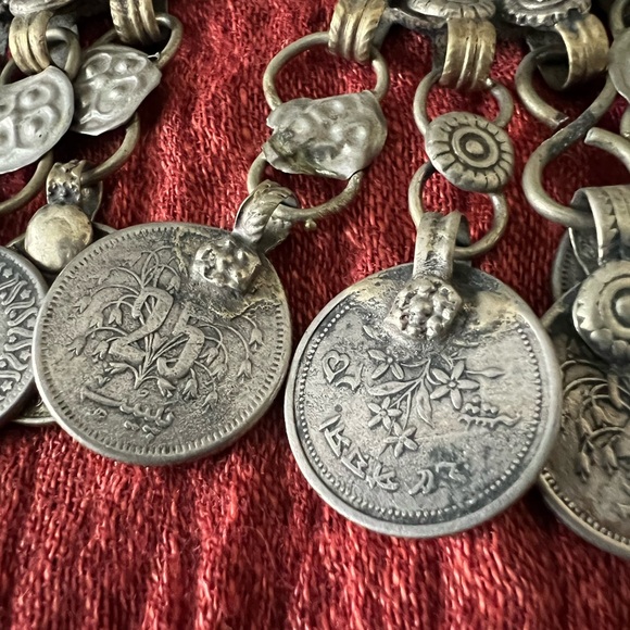*Vintage* Handmade Middle Eastern Coin Choker (1990’s) - Picture 3 of 9